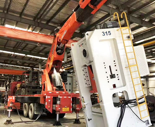 从江附近随车吊出租，轻松解决运输难题