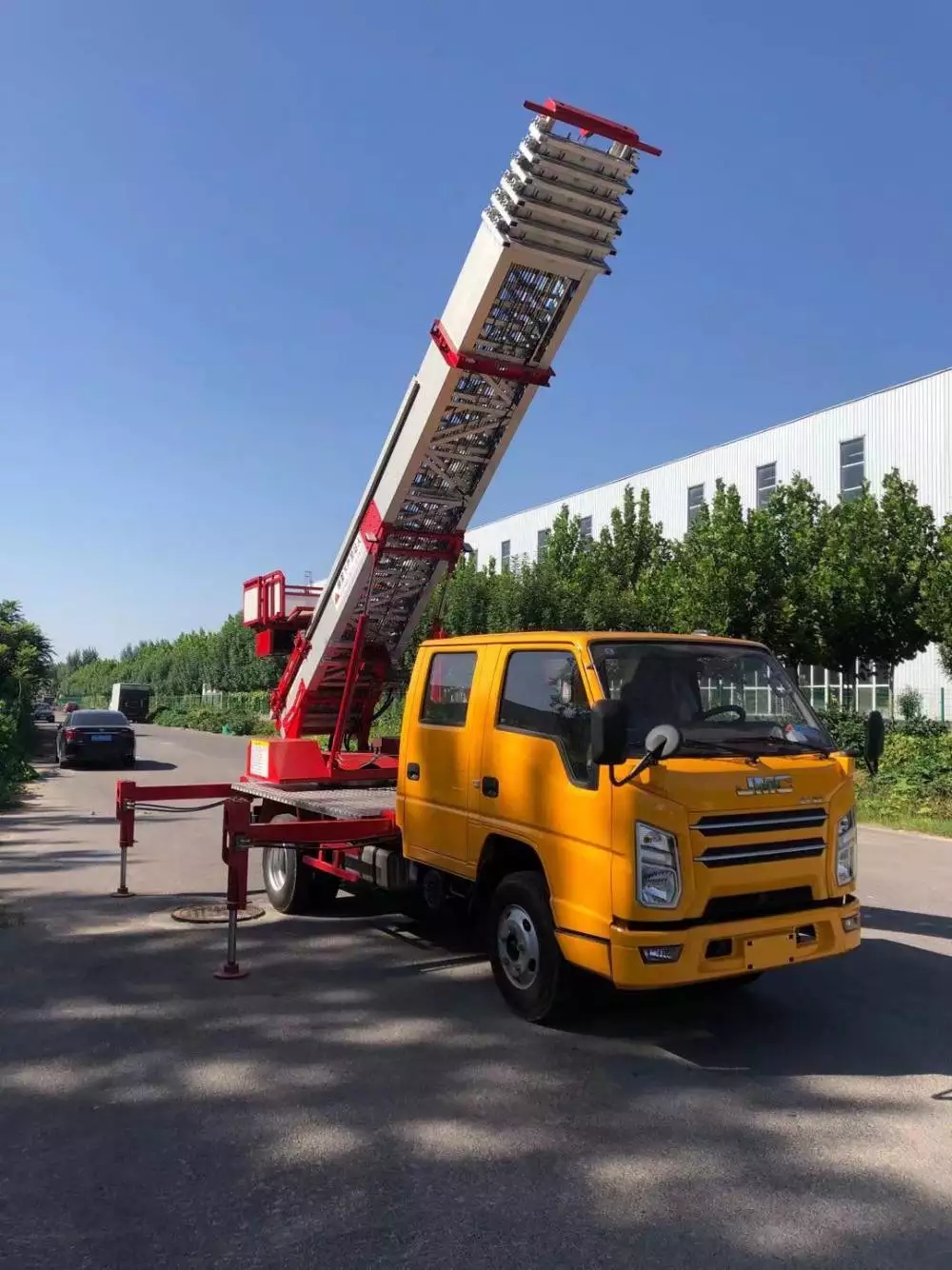 从江附近的云梯车出租服务：轻松解决高空作业需求
