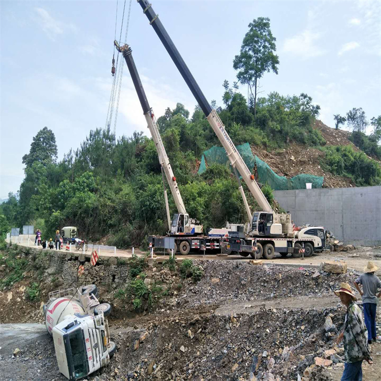 从江汽车掉沟里叫吊车救援要多少钱